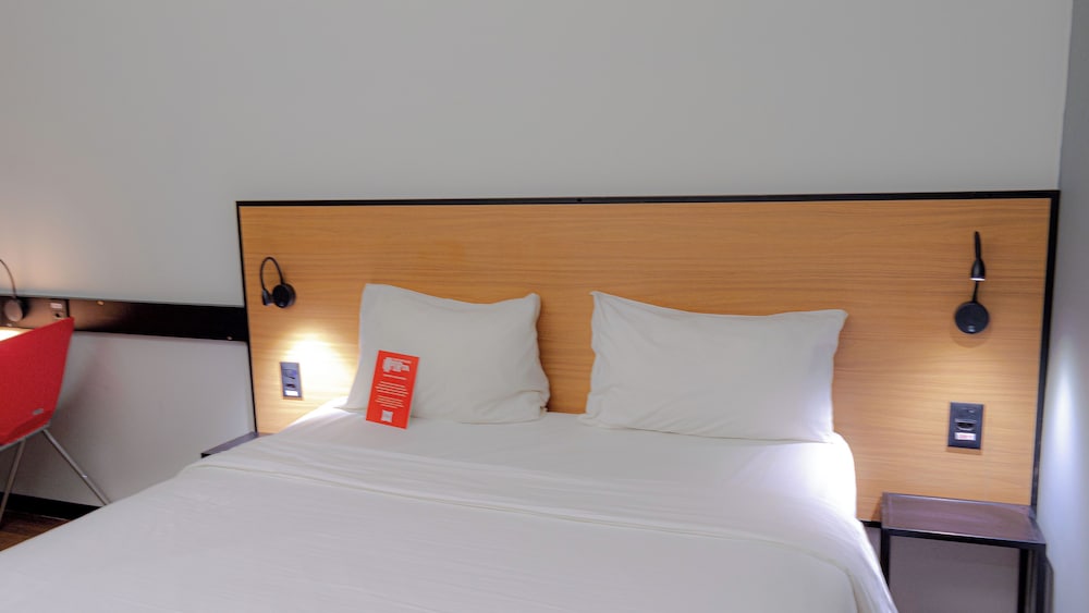 Habitacion Standard con 1 cama doble del hotel Ibis Rio De Janeiro Santos Dumont. Foto 1