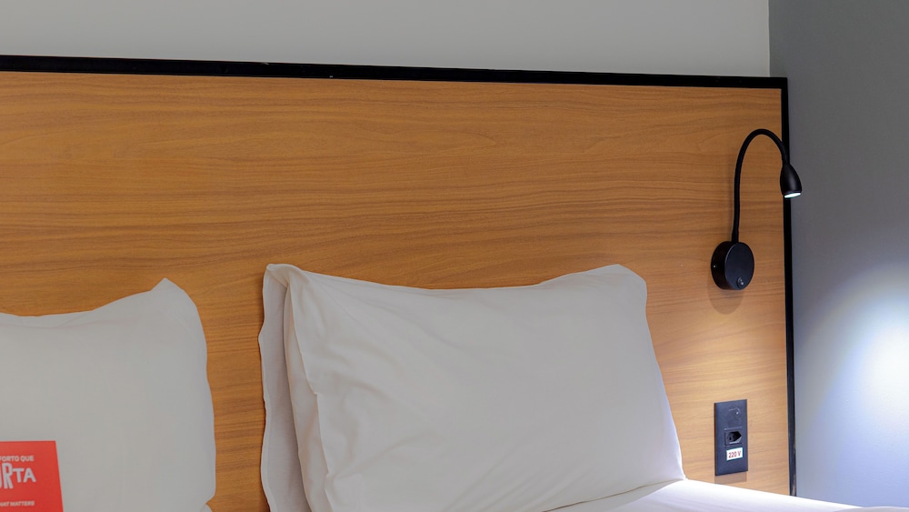 Habitacion Standard con 1 cama doble del hotel Ibis Rio De Janeiro Santos Dumont. Foto 2
