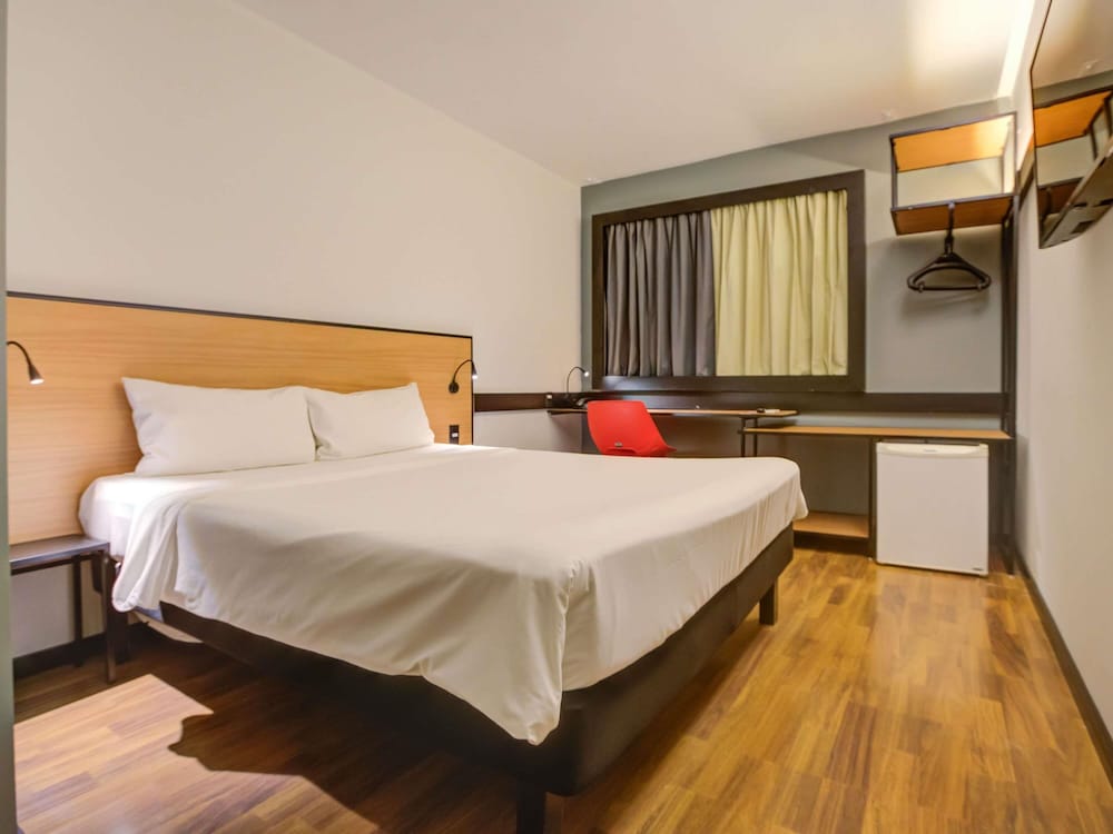 Habitacion Standard con 1 cama doble del hotel Ibis Rio De Janeiro Santos Dumont. Foto 3