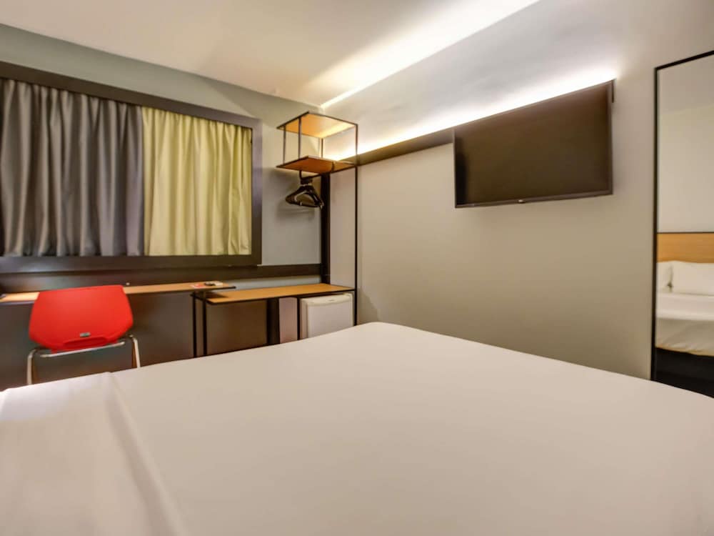 Habitacion Standard con 1 cama doble del hotel Ibis Rio De Janeiro Santos Dumont. Foto 8