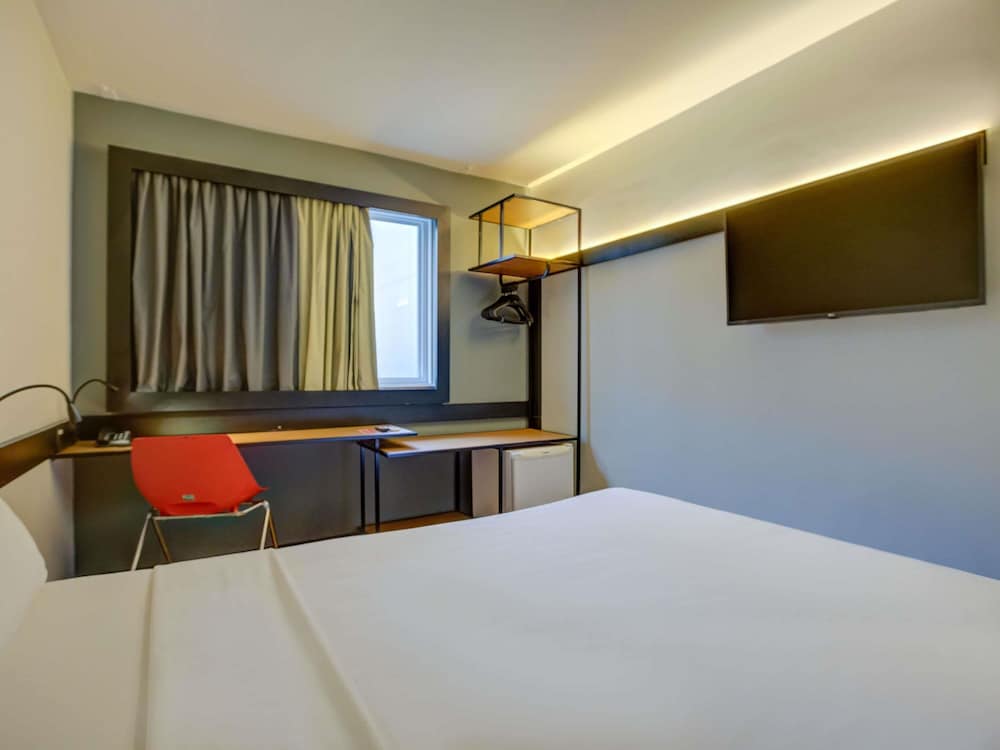 Habitacion Standard con 1 cama doble del hotel Ibis Rio De Janeiro Santos Dumont. Foto 9