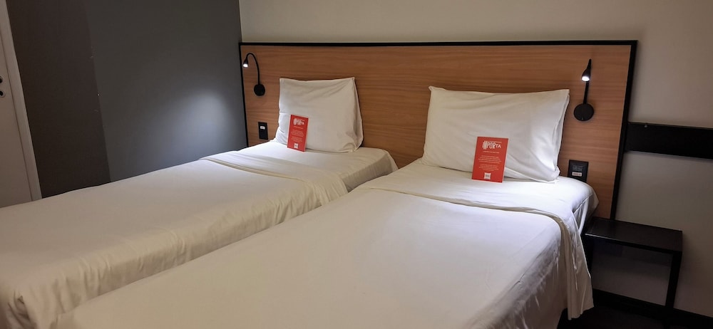 Habitación Standard con 2 camas individuales del hotel Ibis Rio De Janeiro Santos Dumont. Foto 4
