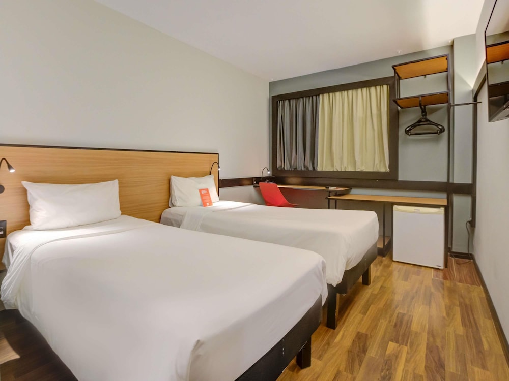 Habitación Standard con 2 camas individuales del hotel Ibis Rio De Janeiro Santos Dumont. Foto 11