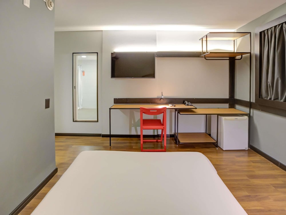 Habitación Standard adaptada con una cama doble del hotel Ibis Rio De Janeiro Santos Dumont. Foto 2