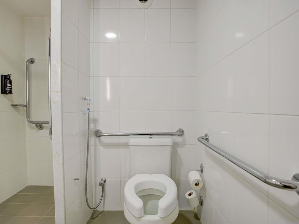 Habitación Standard adaptada con una cama doble del hotel Ibis Rio De Janeiro Santos Dumont. Foto 6