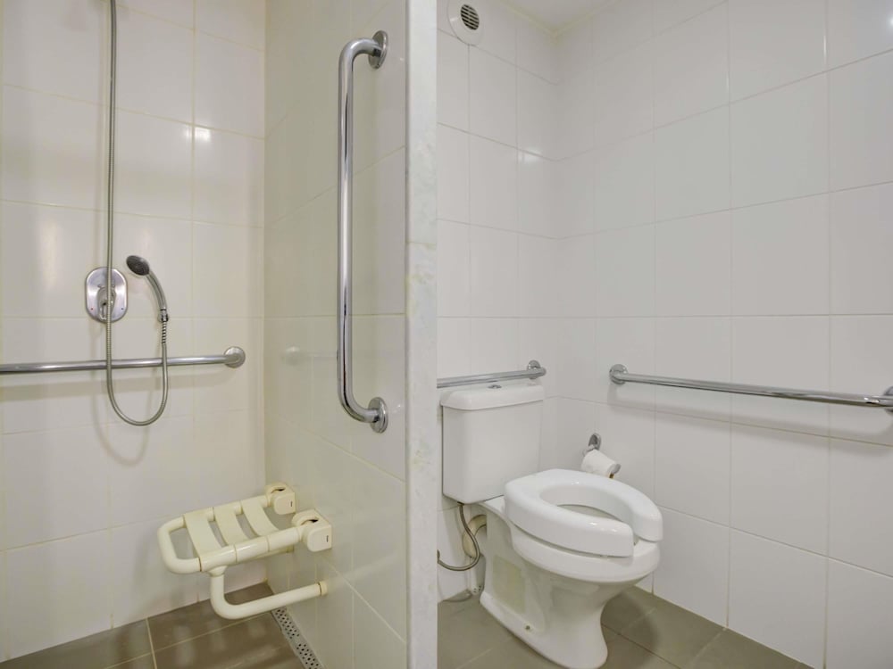 Habitación Standard adaptada con una cama doble del hotel Ibis Rio De Janeiro Santos Dumont. Foto 10