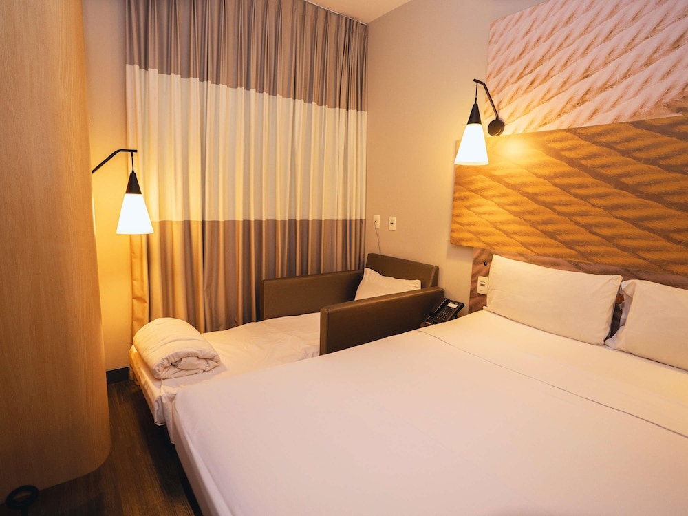 Apartamento estándar con 1 cama doble y 1 cama individual del hotel Ibis São Bernardo Do Campo. Foto 2