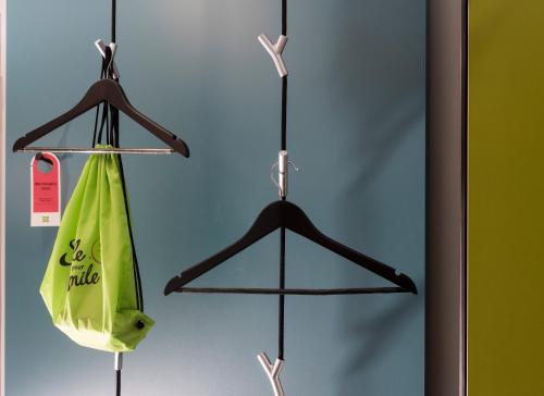 Habitación Estándar con 1 cama doble del hotel Ibis Styles Stuttgart Vaihingen. Foto 9