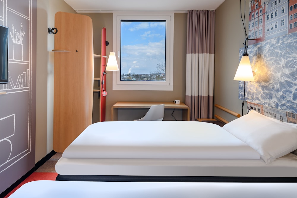 Habitación estándar con 2 camas individuales del hotel Ibis Landshut City. Foto 1