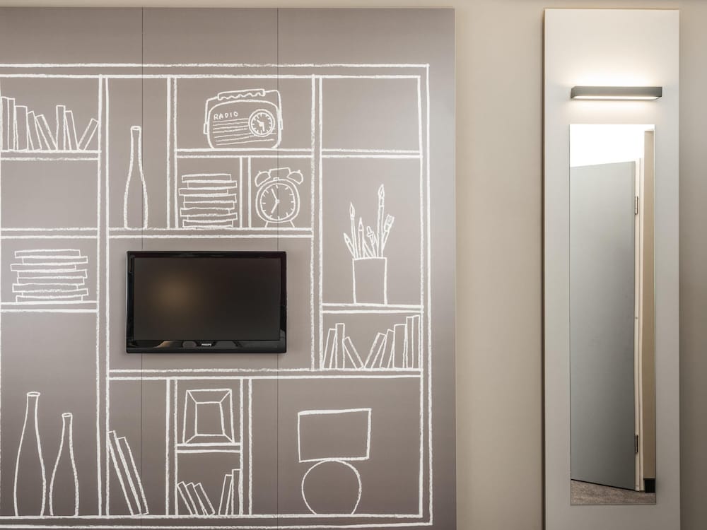 Habitación estándar con 2 camas individuales del hotel Ibis Landshut City. Foto 4