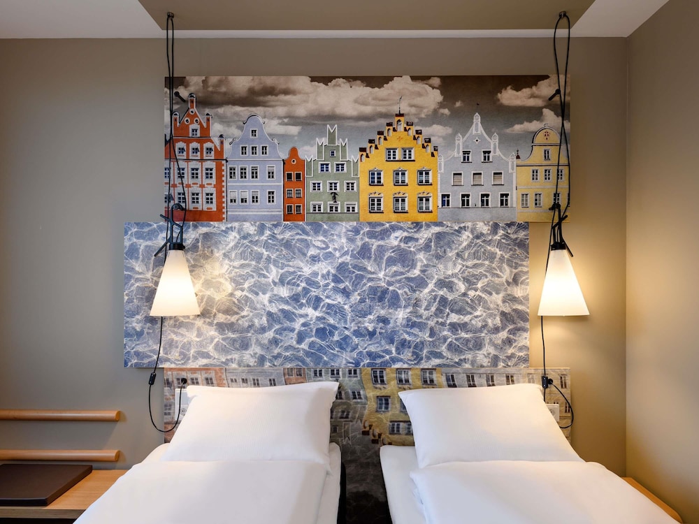 Habitación superior con 2 camas individuales del hotel Ibis Landshut City. Foto 1