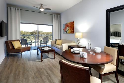Suite de 1 dormitorio - 1 cama extragrande del hotel Meliá Orlando Celebration. Foto 3