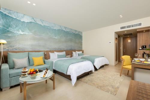 Swim - up Room del hotel Amwaj Oyoun Resort and Casino. Foto 1