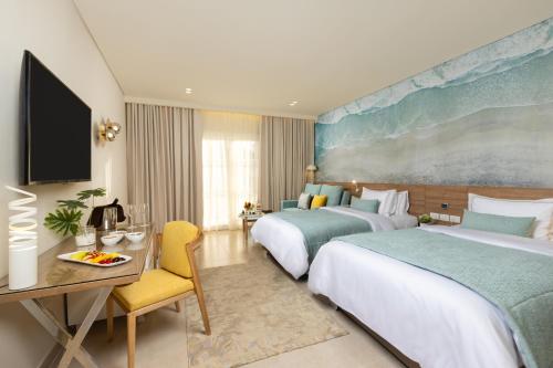 Swim - up Room del hotel Amwaj Oyoun Resort and Casino. Foto 2