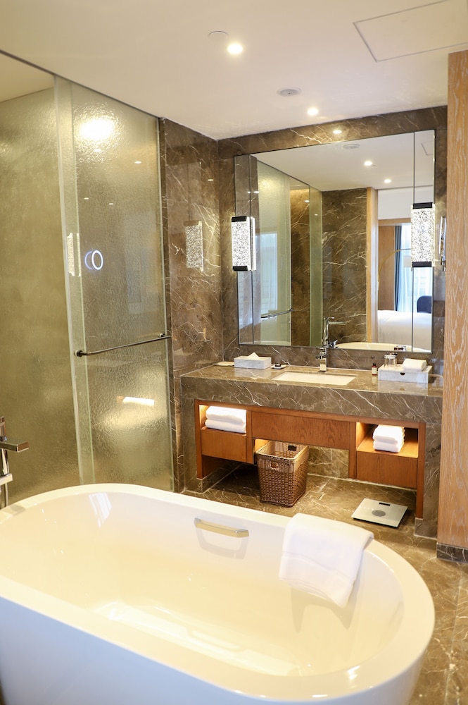 HABITACIÓN DELUXE, 1 Cama King Size, Balcón Privado del hotel Pullman Changbaishan Resort. Foto 4