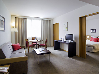Suite del hotel Novotel Barcelona Cornella