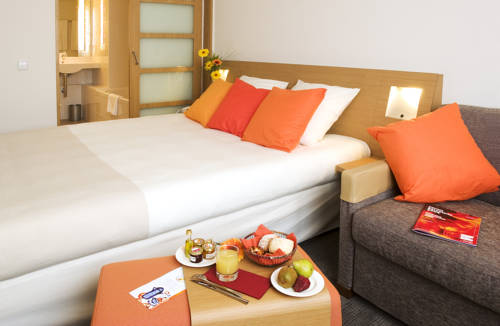 Habitación doble Superior del hotel Novotel Barcelona Cornella. Foto 2