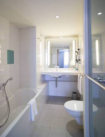 Habitación doble del hotel Novotel Barcelona Cornella. Foto 3