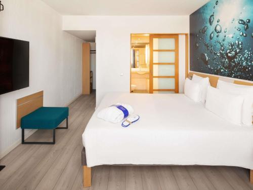 Habitación Executive con 1 cama doble del hotel Novotel Barcelona Cornella. Foto 1