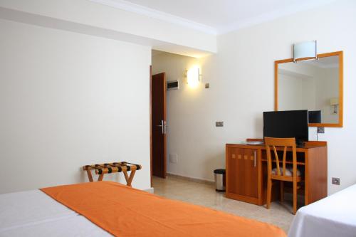 Double Room with Extra Bed del hotel Pujol. Foto 4