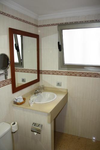 Twin Room - Interior del hotel Pujol. Foto 5