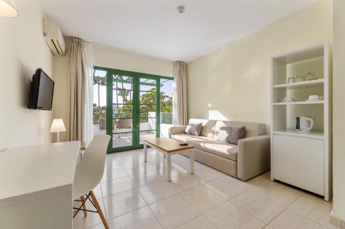 Suite Junior con vistas a la piscina del hotel THB Royal