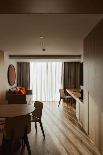 Suite Executive con vistas a la ciudad del hotel Lumen & The Lisbon Light Show. Foto 13