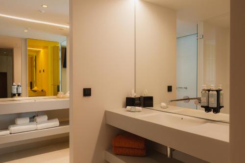 Suite Familiar del hotel Lumen & The Lisbon Light Show. Foto 5