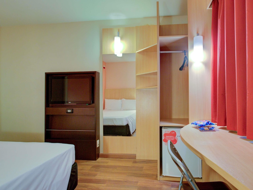 Apartamento estándar adaptado para personas con discapacidad, con 1 cama doble del hotel Ibis Vitoria Praia De Camburi. Foto 7