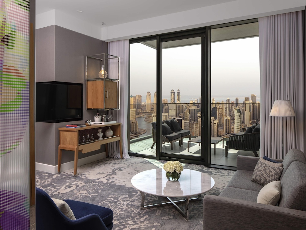 SKY PREMIUM KING CON VISTAS A LA CIUDAD del hotel SLS Dubai and Residences. Foto 2