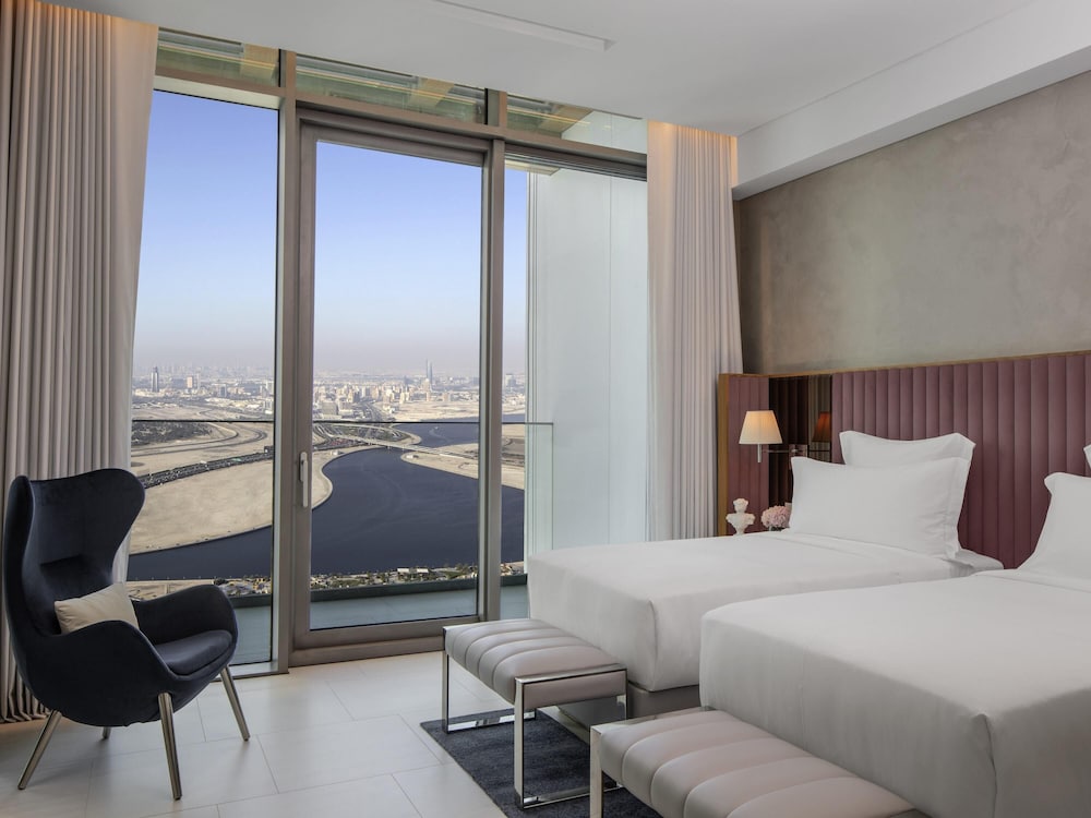 WONDER LIVING HABITACIÓN CON DOS DORMITORIOS Y BALCÓN del hotel SLS Dubai and Residences. Foto 1