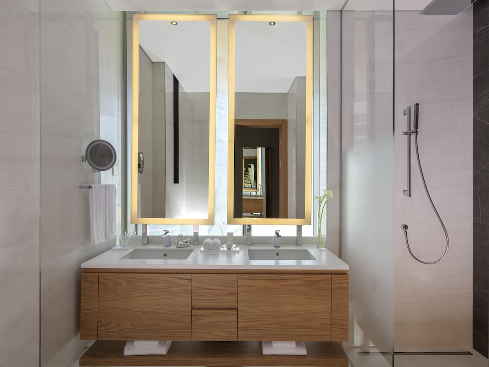 WONDER LIVING HABITACIÓN CON DOS DORMITORIOS Y BALCÓN del hotel SLS Dubai and Residences. Foto 3