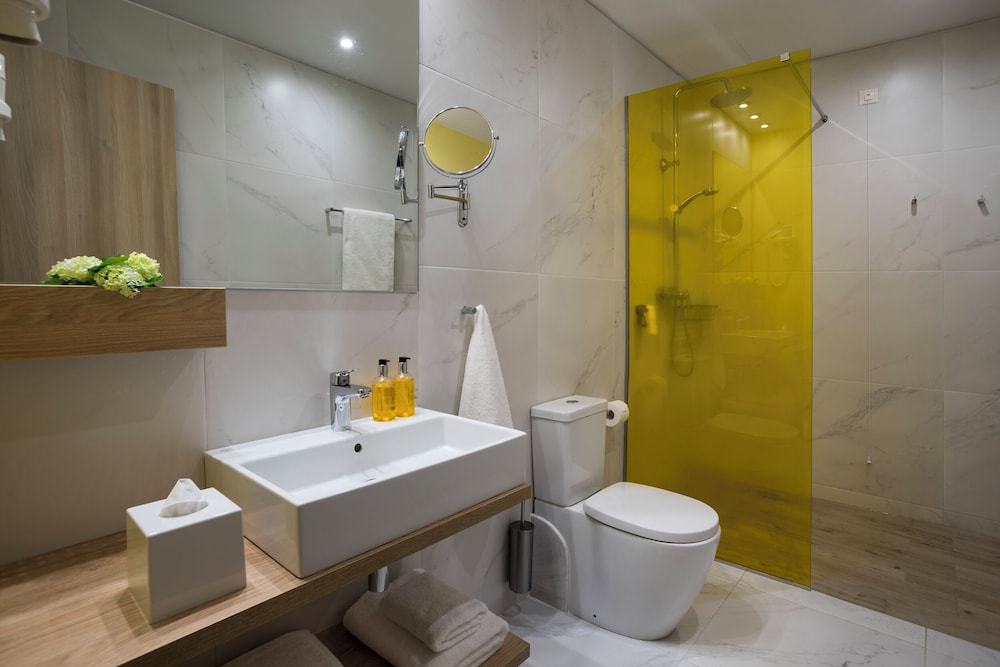 Suite Premium del hotel Ibis Styles Athens Routes. Foto 5