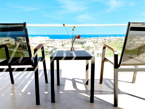 Suite con vistas al mar - Cama extragrande del hotel Rixos Premium Magawish Suites and Villas. Foto 4