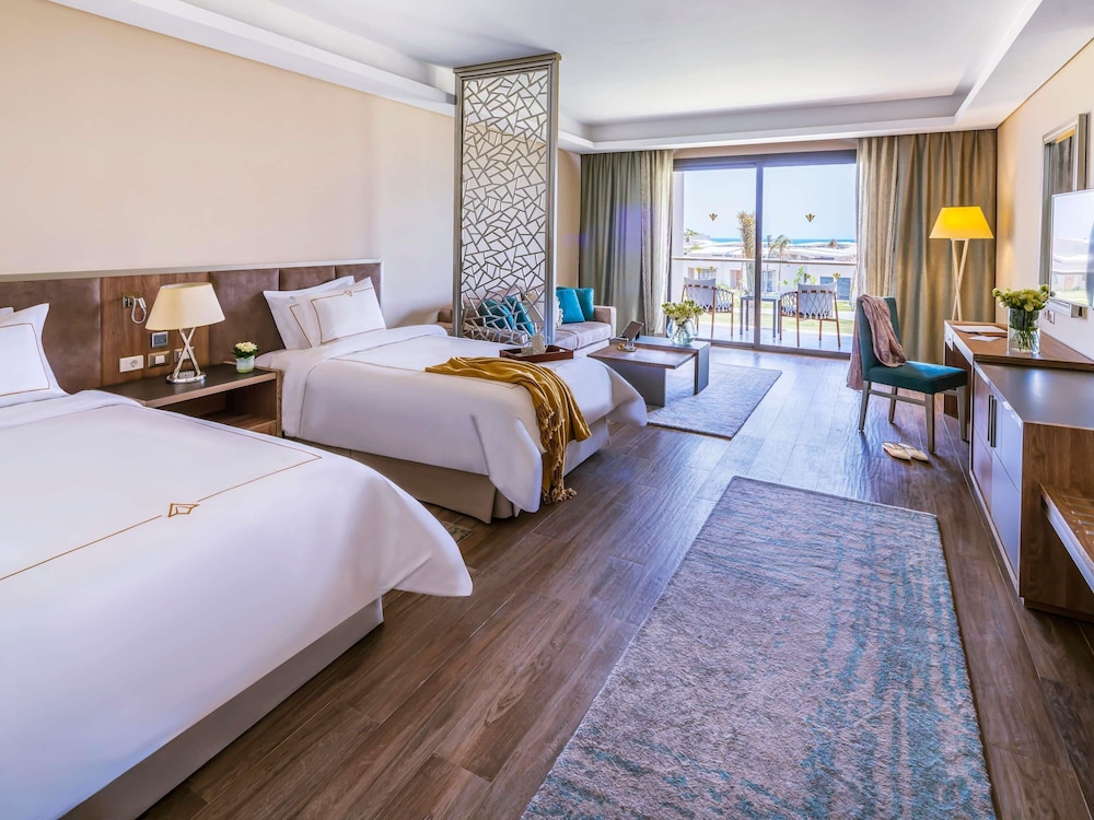 Suite Twin beds with Garden View del hotel Rixos Premium Magawish Suites and Villas. Foto 1