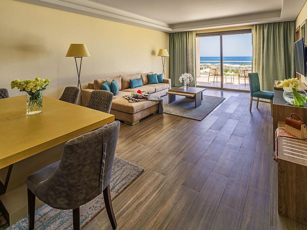 Suite King Bed with Garden view del hotel Rixos Premium Magawish Suites and Villas. Foto 1