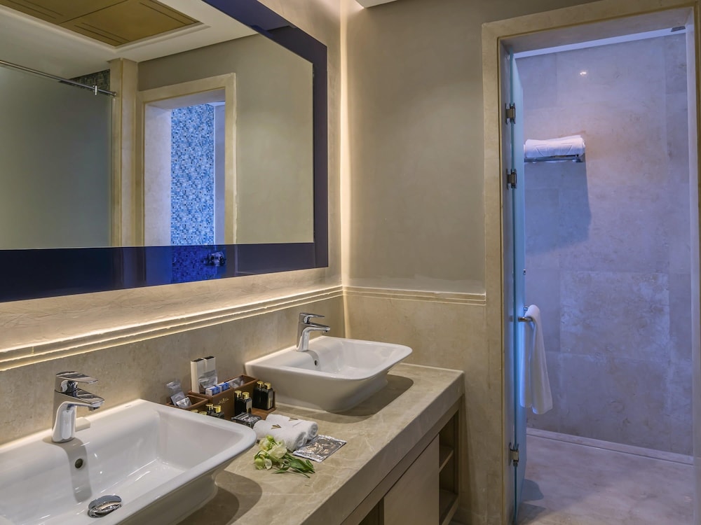 Lagoon Swim - up Suite del hotel Rixos Premium Magawish Suites and Villas. Foto 4
