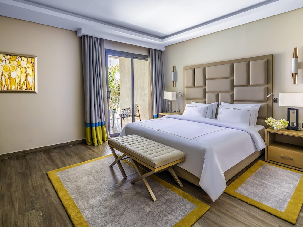 Lagoon Deluxe Suite King Bed Sea View del hotel Rixos Premium Magawish Suites and Villas