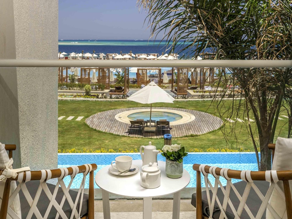 Lagoon Deluxe Suite King Bed Sea View del hotel Rixos Premium Magawish Suites and Villas. Foto 3