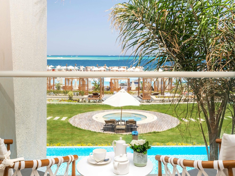 Lagoon Deluxe Suite King Bed Sea View del hotel Rixos Premium Magawish Suites and Villas. Foto 4