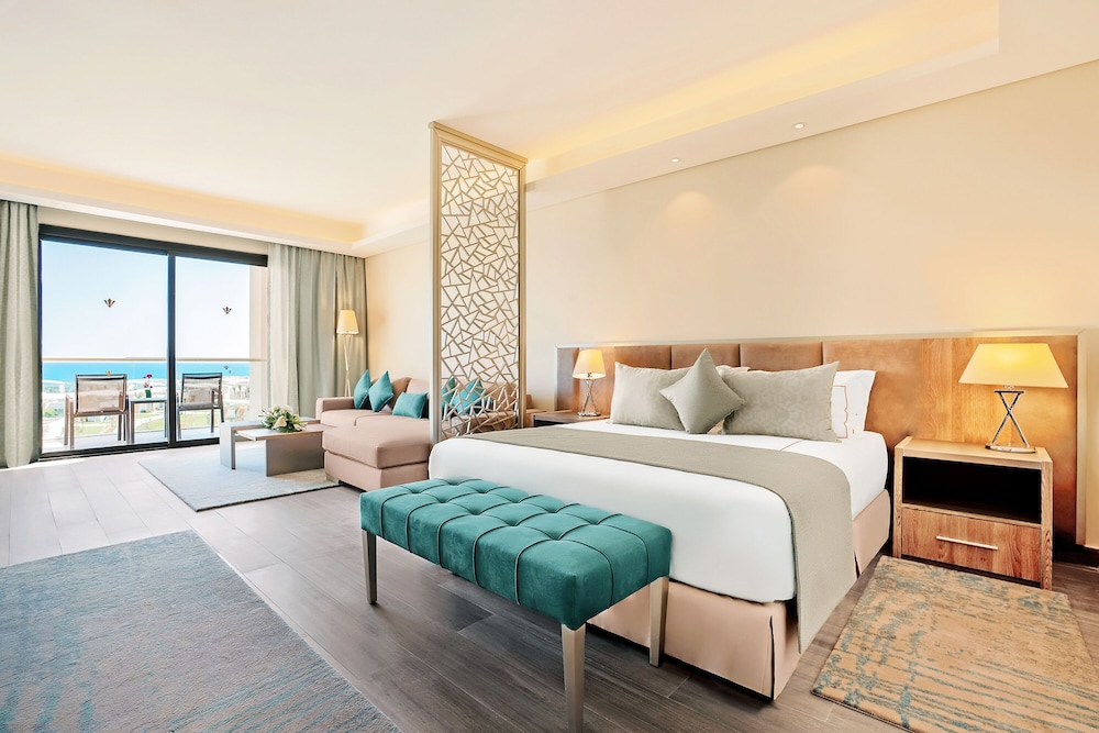 Suite Twin beds with Sea View del hotel Rixos Premium Magawish Suites and Villas. Foto 2