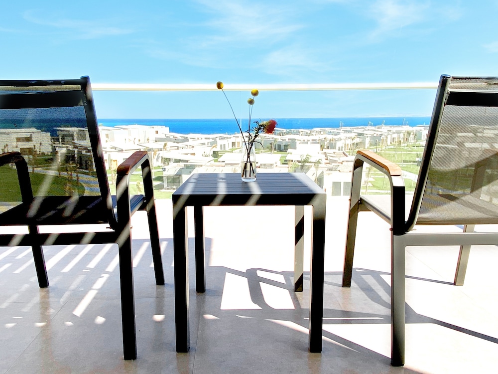 Suite Twin beds with Sea View del hotel Rixos Premium Magawish Suites and Villas. Foto 5