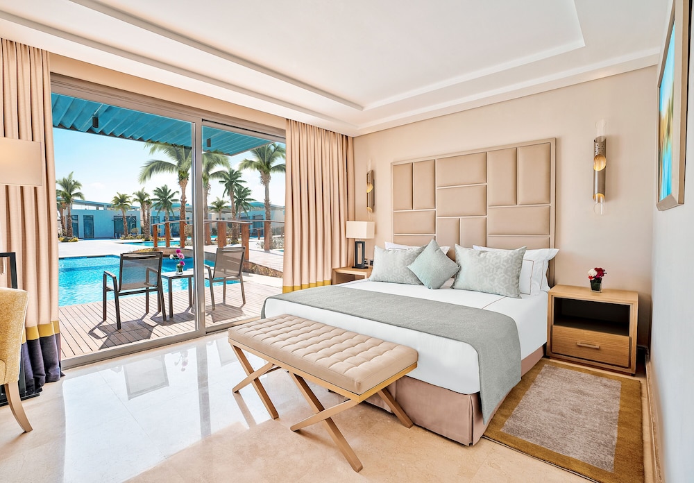 Pool Villa del hotel Rixos Premium Magawish Suites and Villas. Foto 3