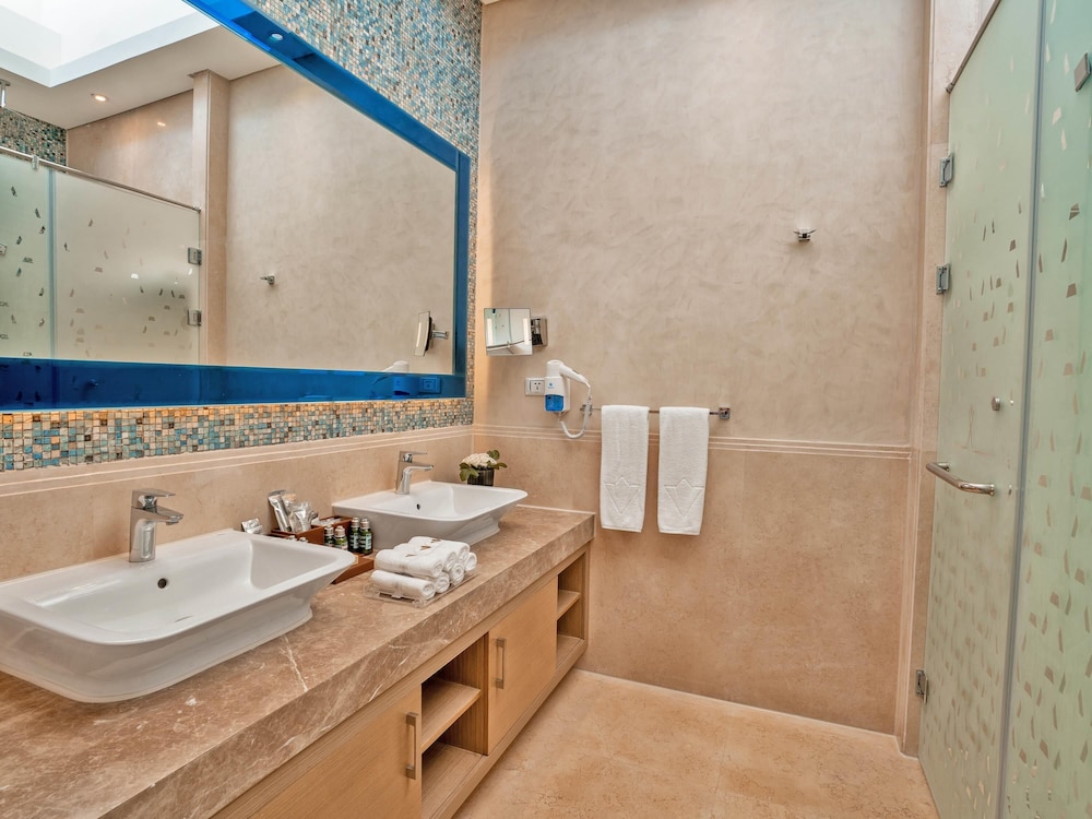 Pool Villa del hotel Rixos Premium Magawish Suites and Villas. Foto 5