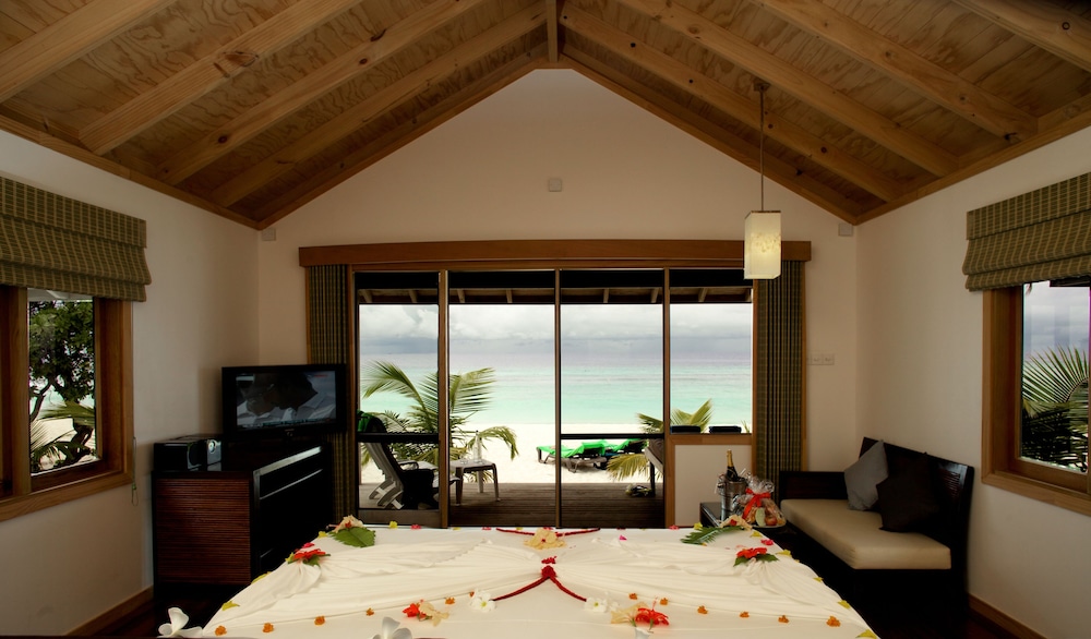 Villa, junto a la playa del hotel Kuredu Resort & Spa, Maldives. Foto 2