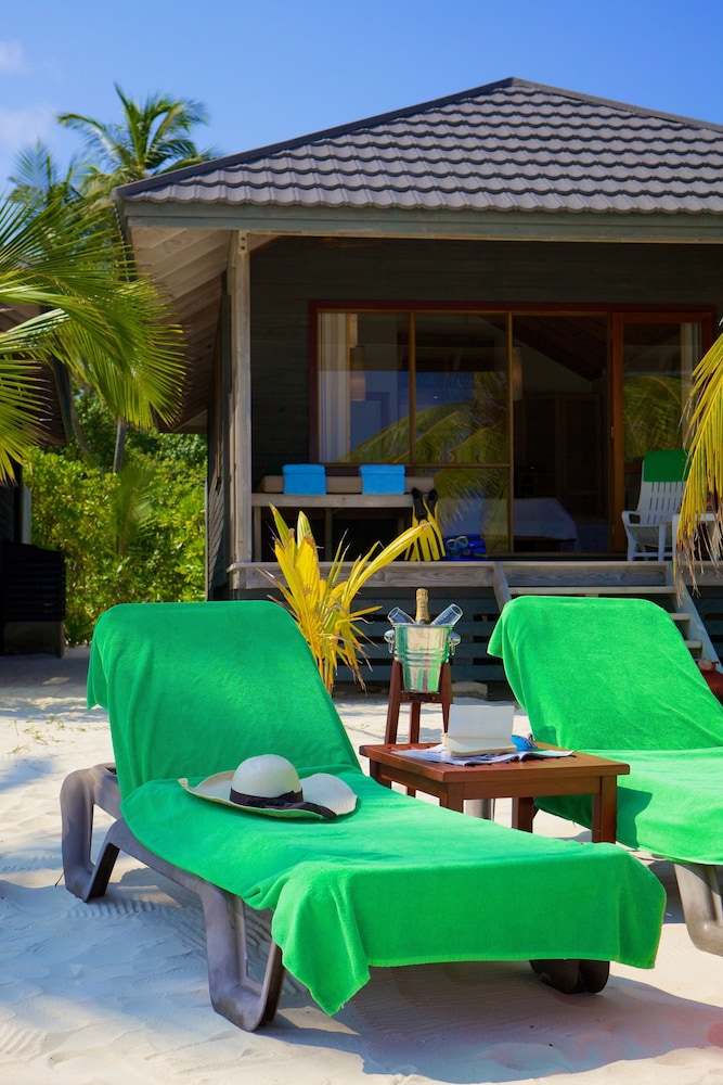 Villa, junto a la playa del hotel Kuredu Resort & Spa, Maldives. Foto 4
