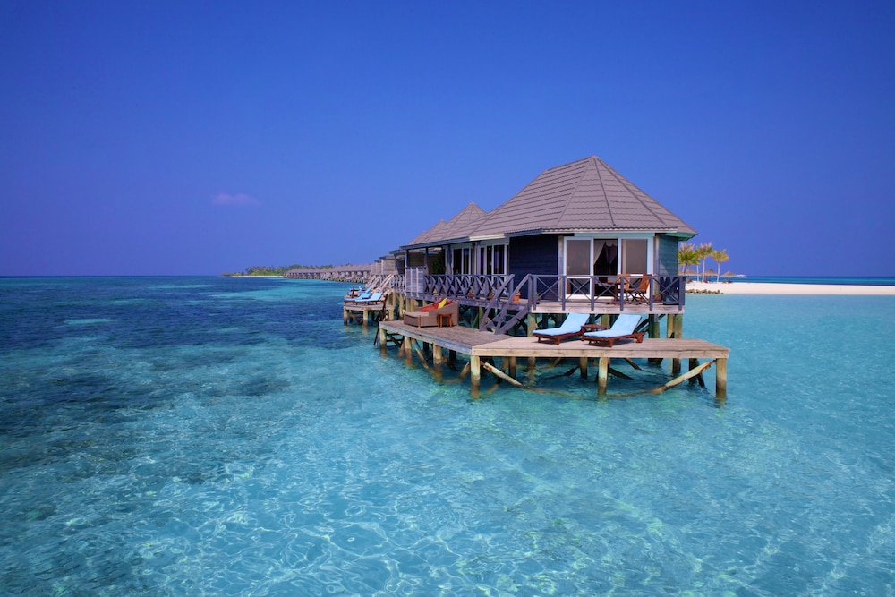 Villa, sobre el agua del hotel Kuredu Resort & Spa, Maldives. Foto 3