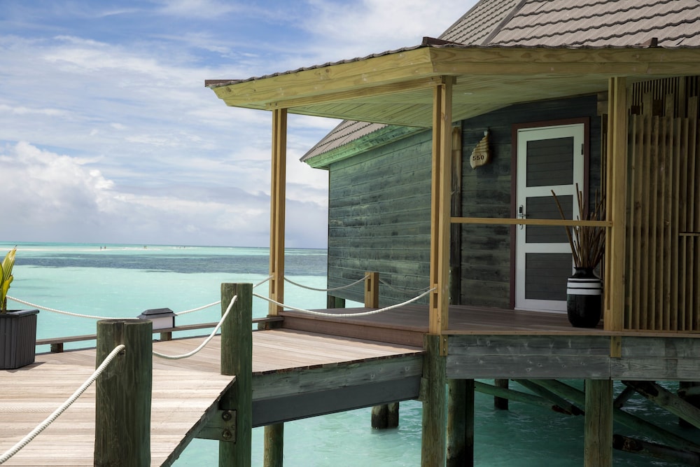 Suite de luna de miel, sobre el agua del hotel Kuredu Resort & Spa, Maldives. Foto 1