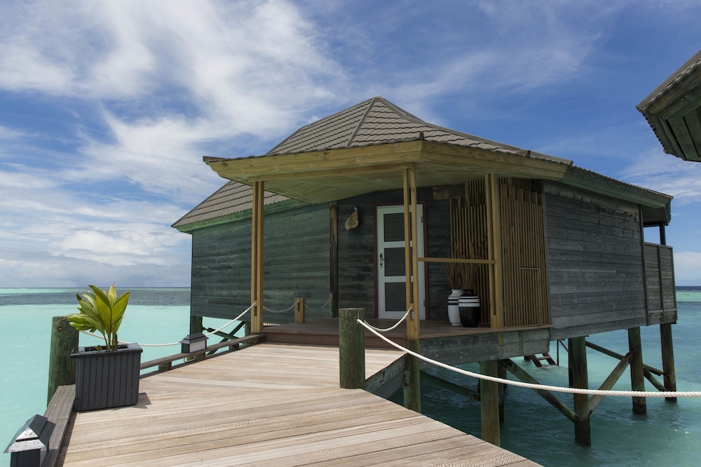 Suite de luna de miel, sobre el agua del hotel Kuredu Resort & Spa, Maldives. Foto 5