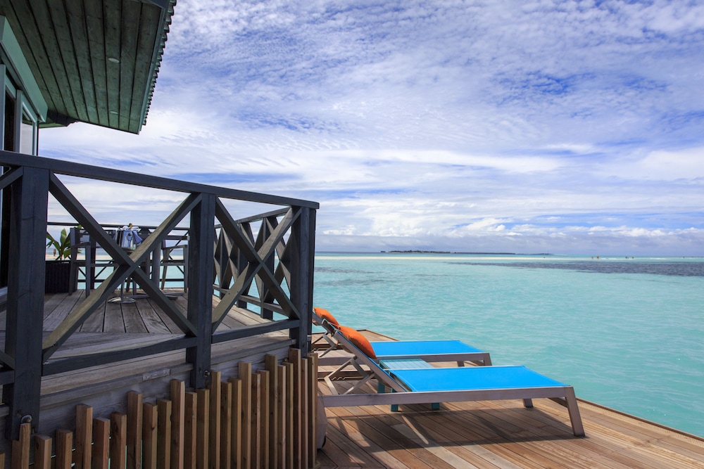 Suite de luna de miel, sobre el agua del hotel Kuredu Resort & Spa, Maldives. Foto 6